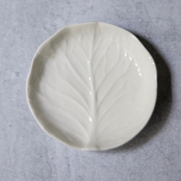 Dodie Thayer Tory Burch white leaf dipping plate butter pat trinket dish 3.75" - Picture 1 of 4